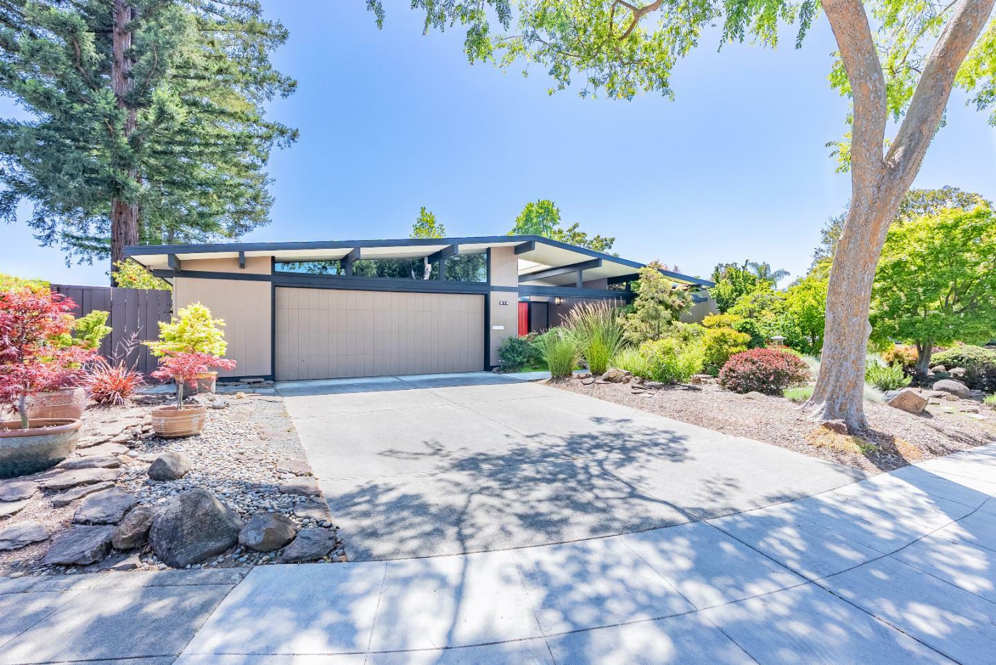 Property Photo: 814 Beaverton Court CA 94087