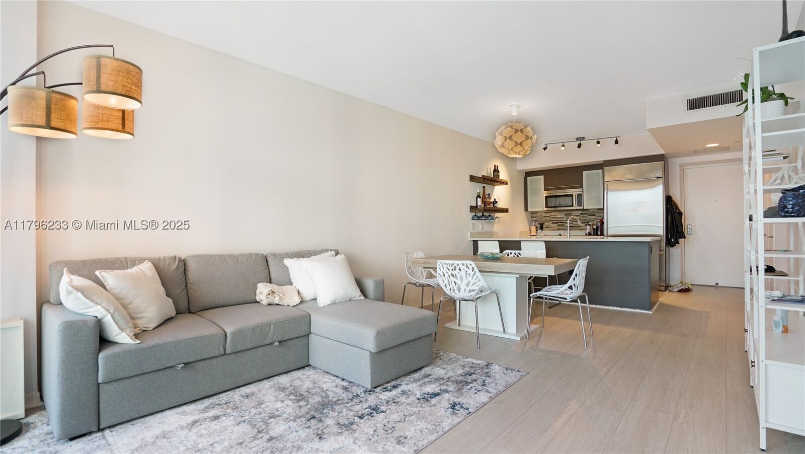 Property Photo: 55 SE 6th St 1804 FL 33131