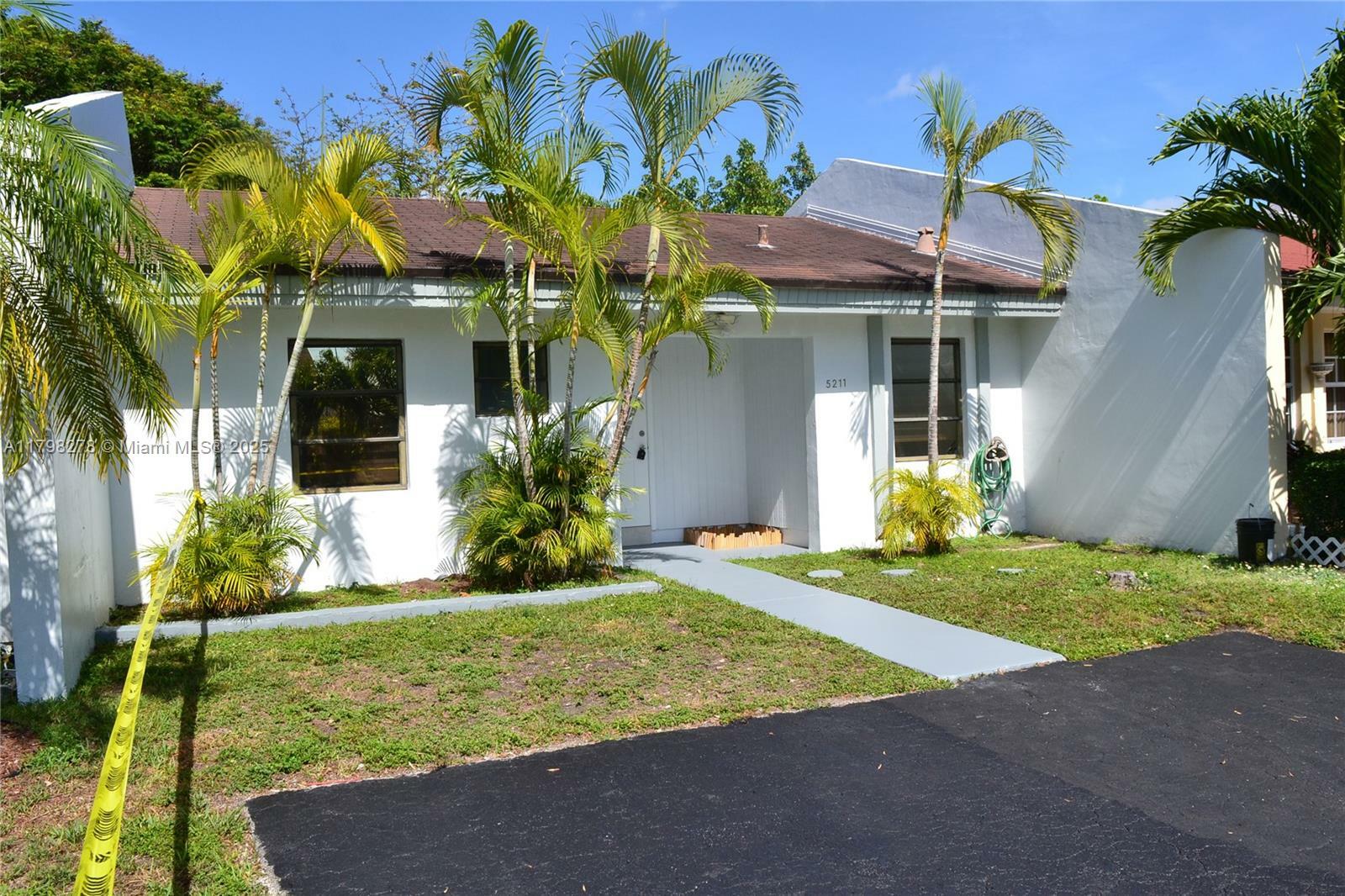 Property Photo: 5211 SW 141st Pl X FL 33175