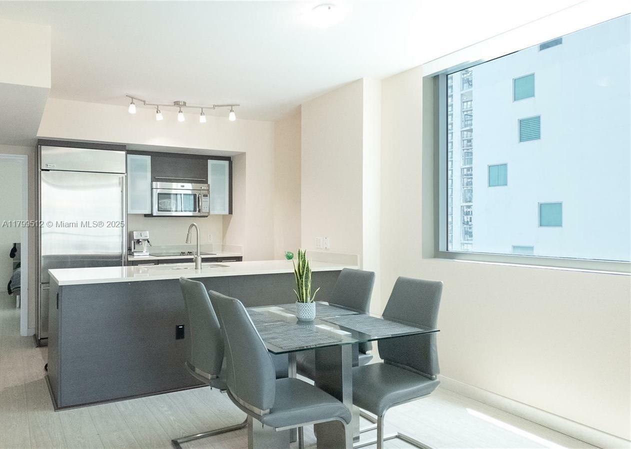 Property Photo: 500 Brickell Ave 1907 FL 33131