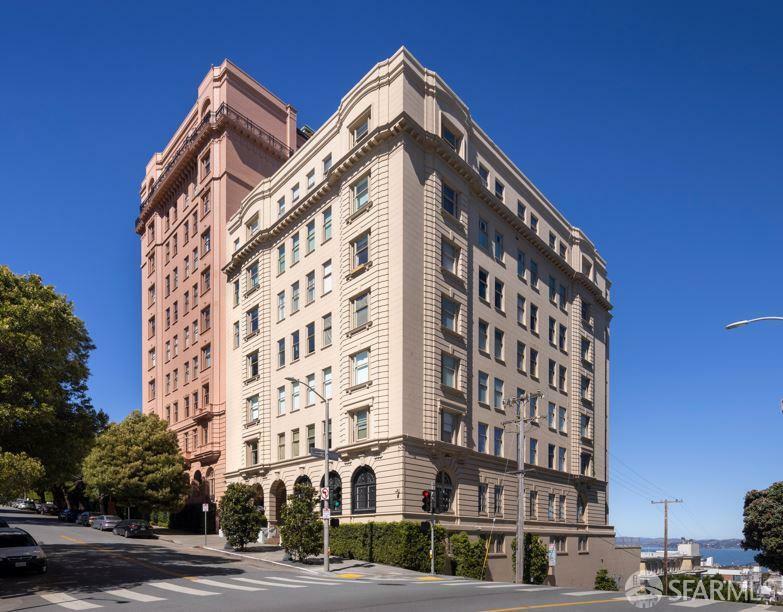 Property Photo: 2000 Washington Street 4 CA 94109