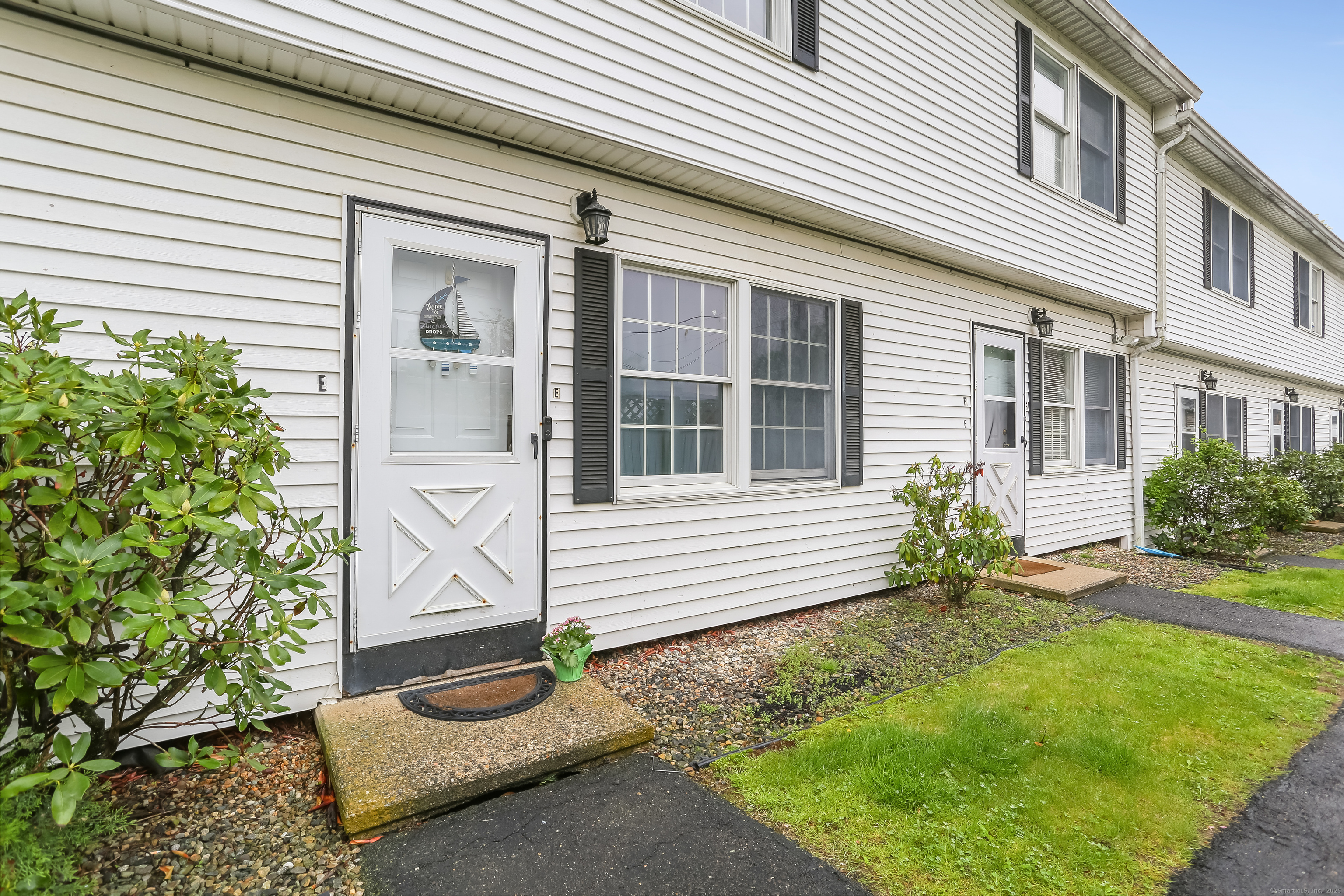 Property Photo: 498 Naugatuck Avenue Apt E CT 06460