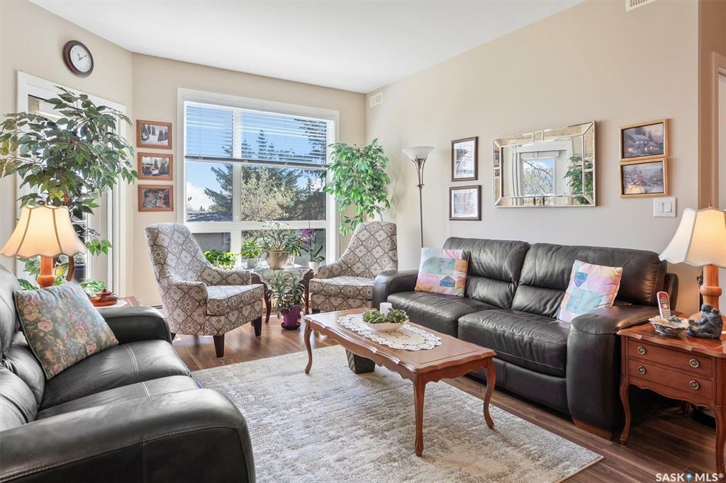 Property Photo: 1015 Moss Avenue 212 SK S7H 4J3