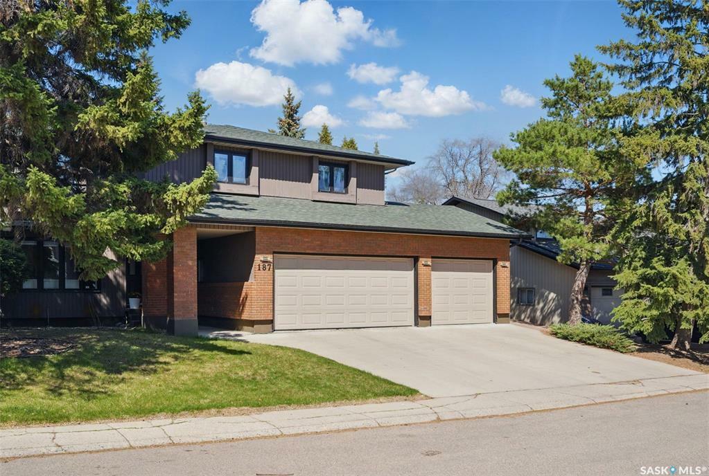 Property Photo: 187 Lakeshore Crescent SK S7J 3T4