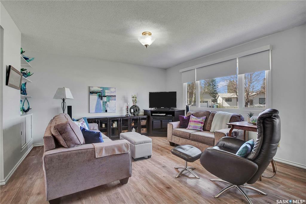 Property Photo: 26 Murdoch Place SK S7L 4G9