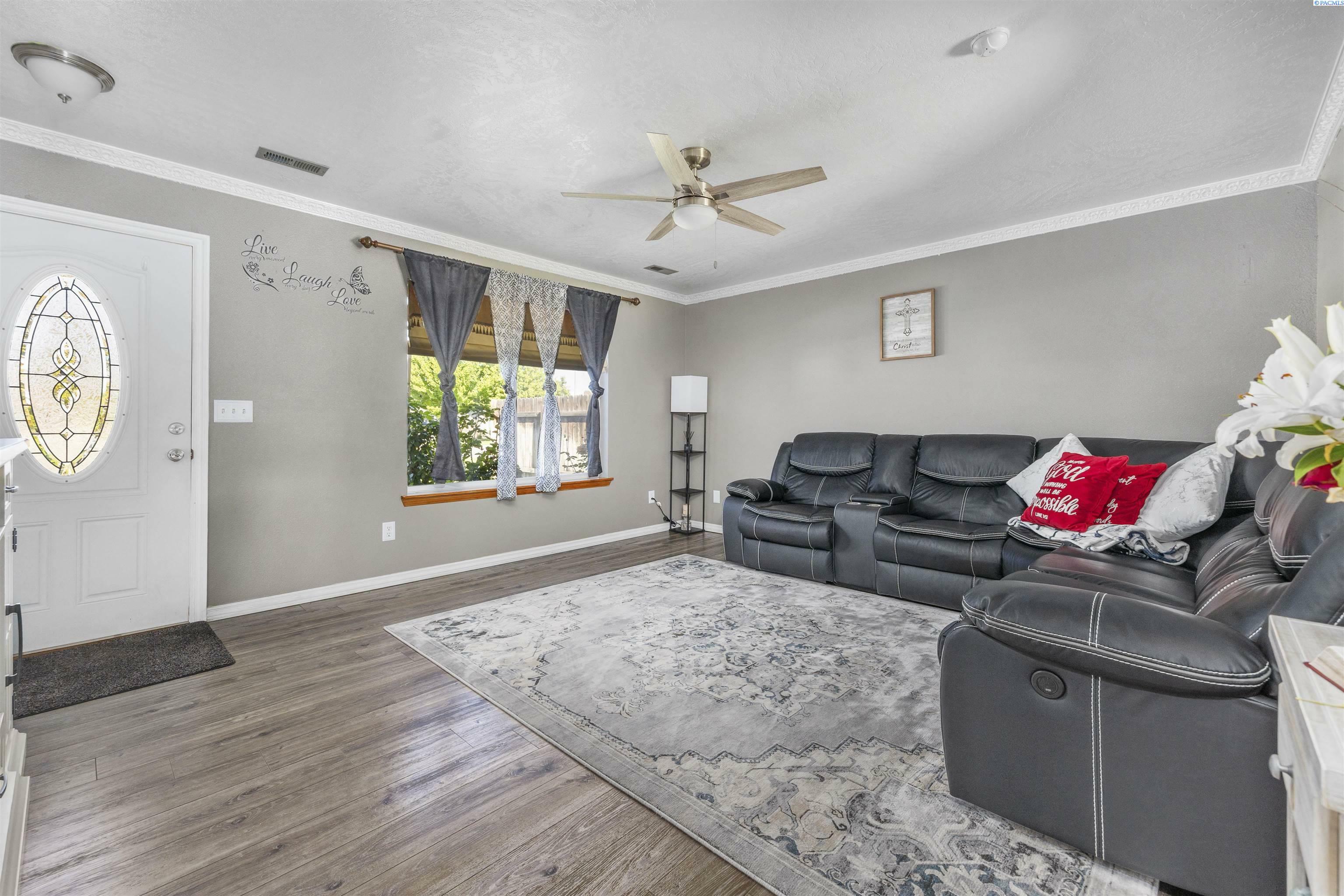 Property Photo: 415 Arbutus Ave WA 99301