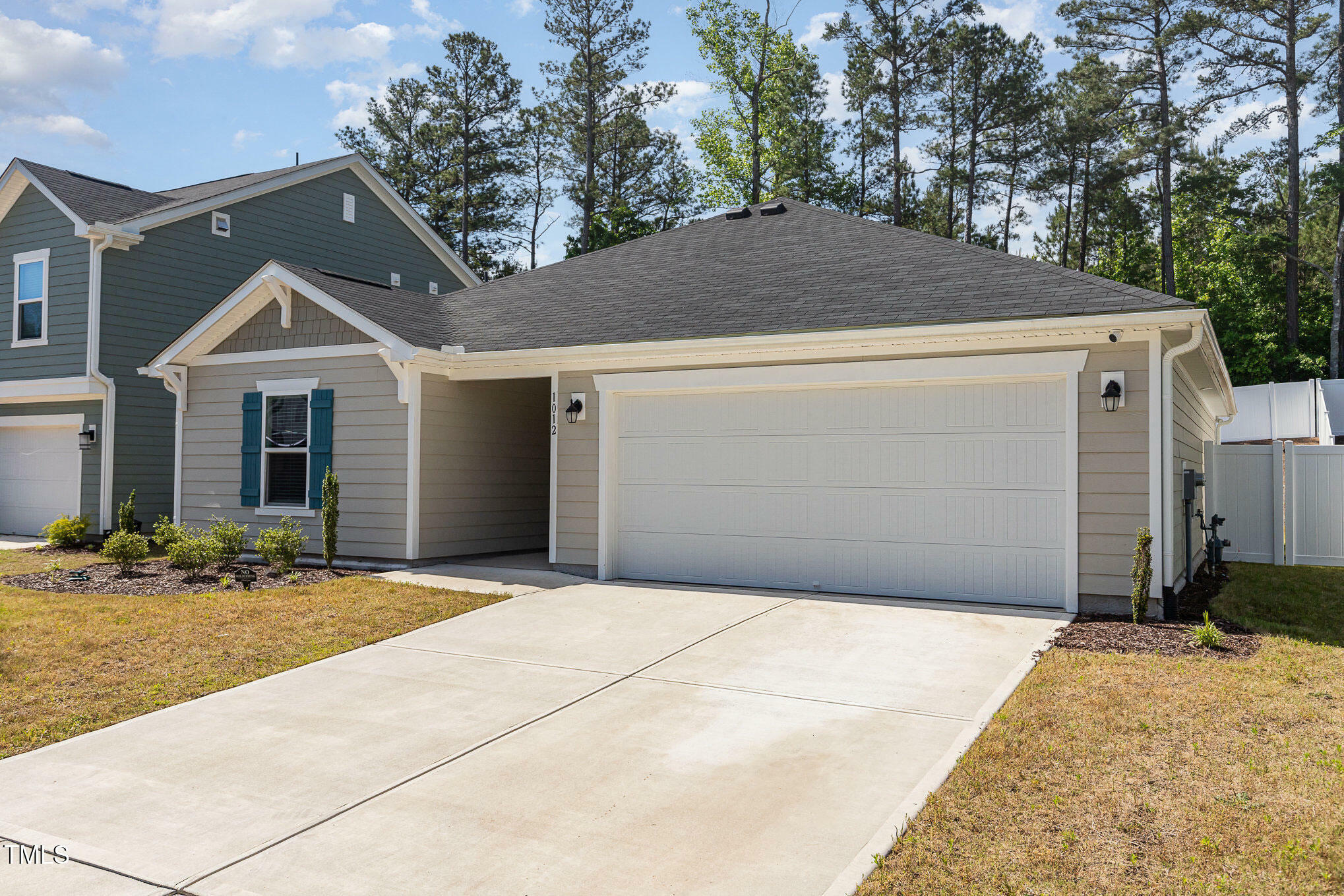 Property Photo: 1012 Ringhill Bluff Drive NC 27704
