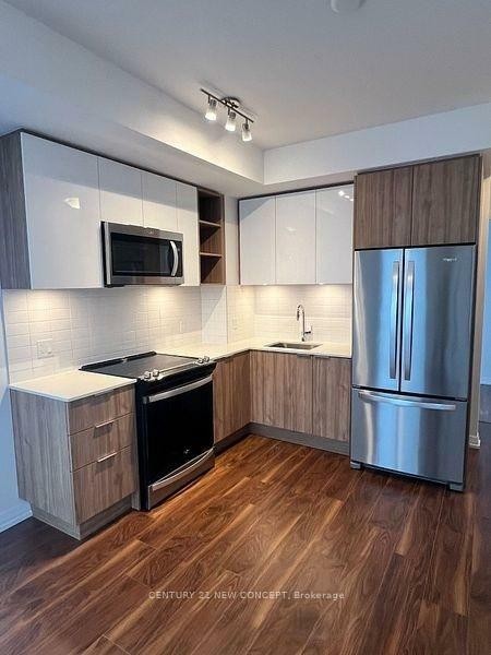 Property Photo: 25 Holly Street 2202 ON M4S 0E3