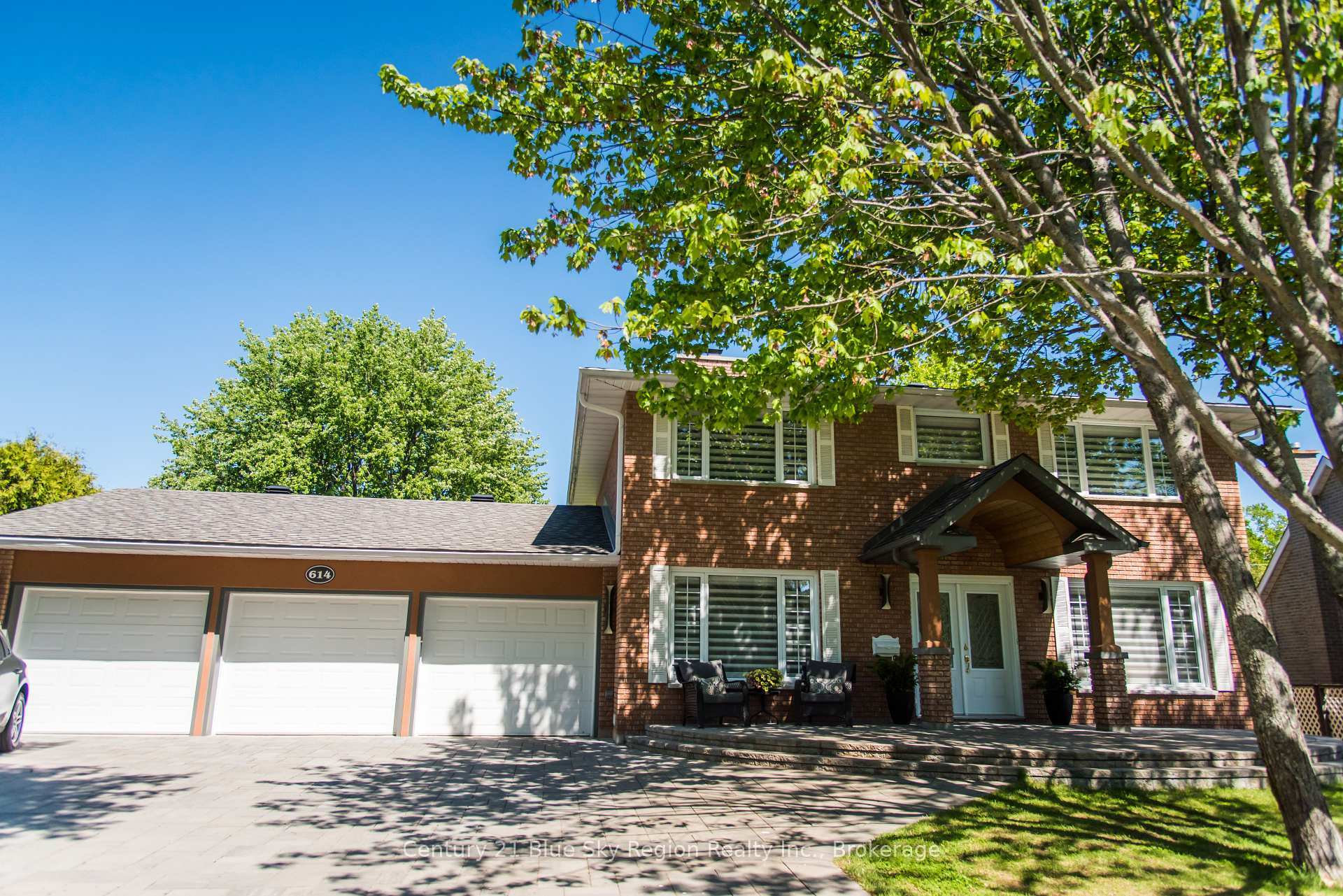 Photo de la propriété: 614 Guinevere Court ON P1A 3N9
