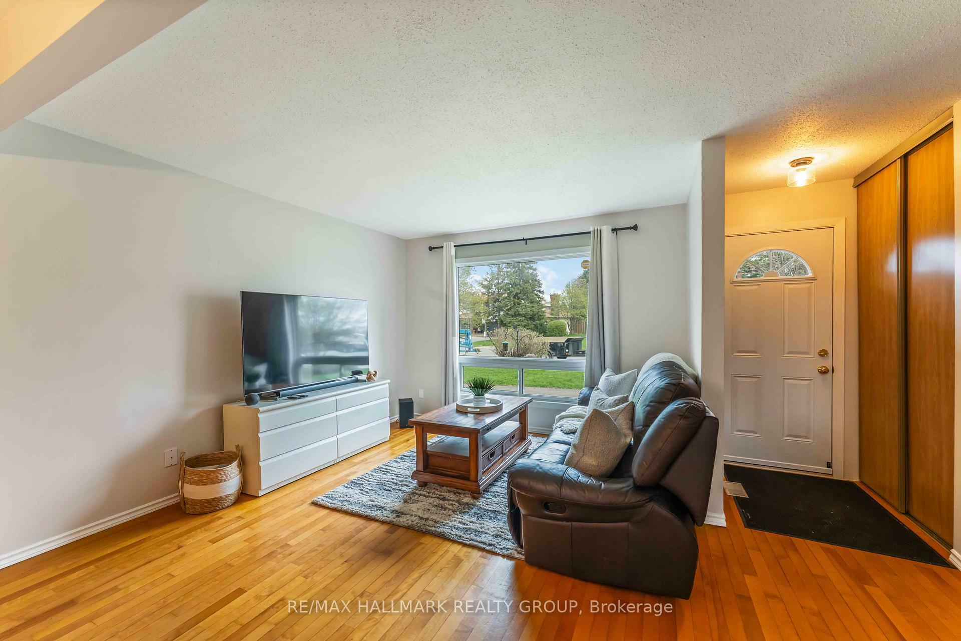 Photo de la propriété: 44 C Wolfgang Drive ON K2J 1L6