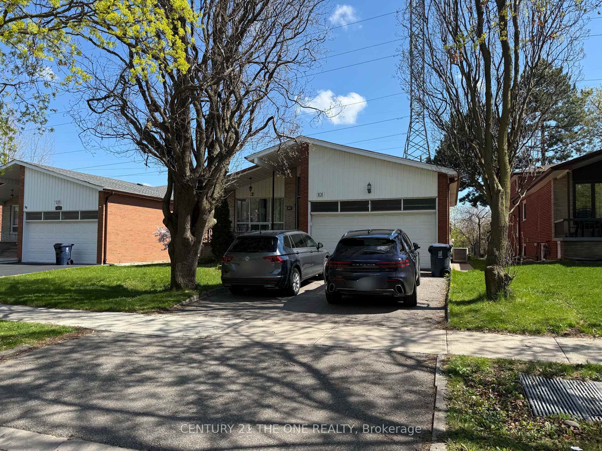 Property Photo: 101 Charlton Boulevard ON M2M 1C1