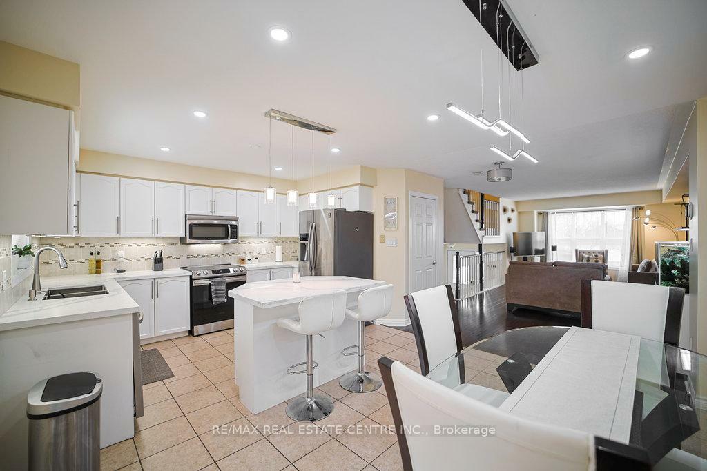 Property Photo: 62 Kilgannon Avenue ON L1E 3E2