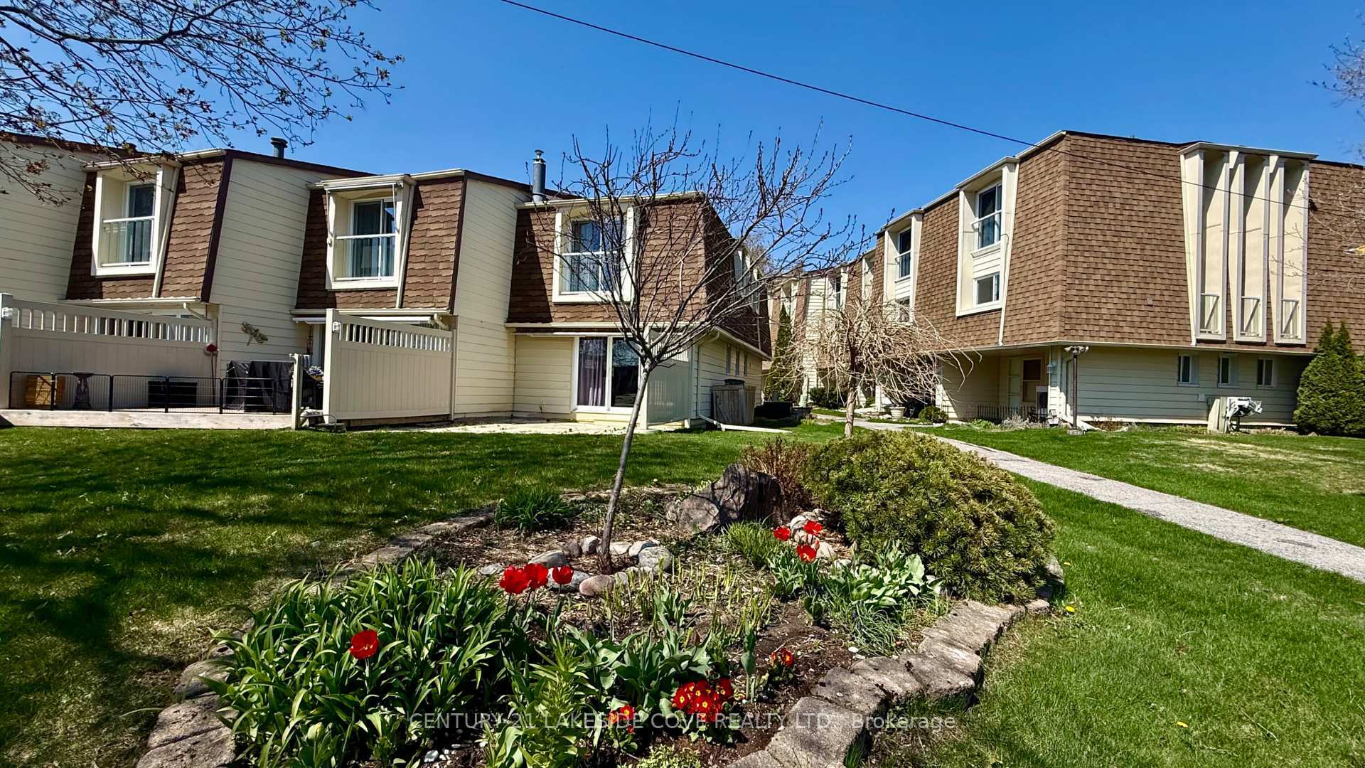 Property Photo: 4 Paradise Boulevard Unit 5 ON L0K 1B0