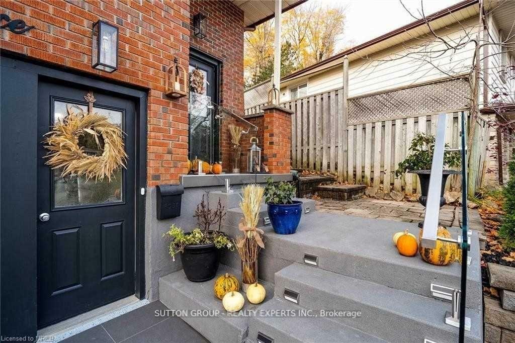 Photo de la propriété:  218 Ingleside Place Upper  ON N2M 2H2 