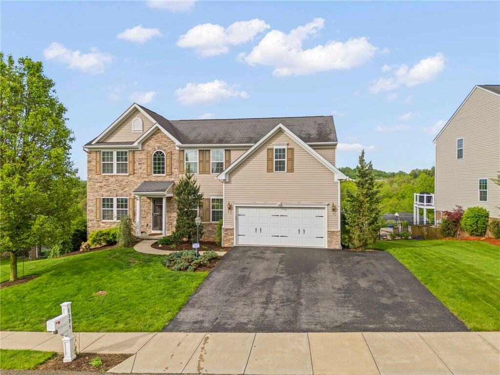 Property Photo: 2095 Majestic Dr PA 15317