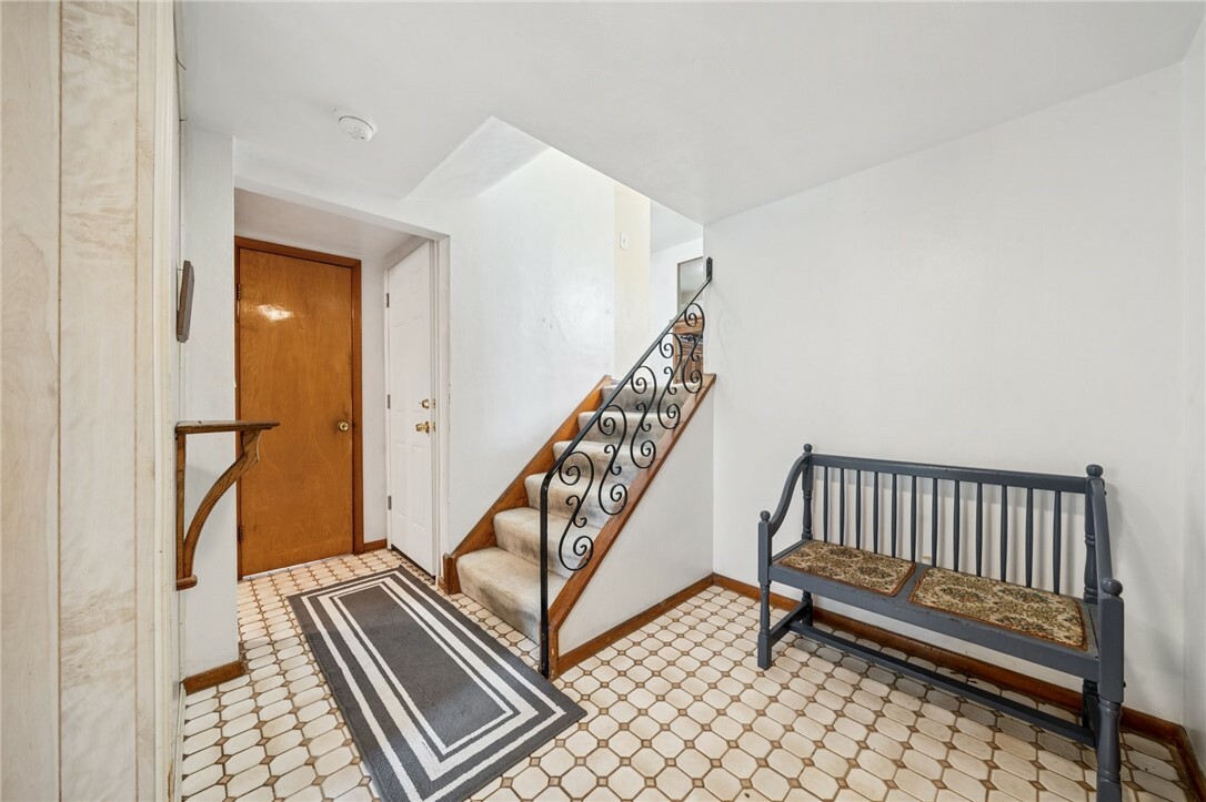 Property Photo: 121 Castle Dr PA 15235
