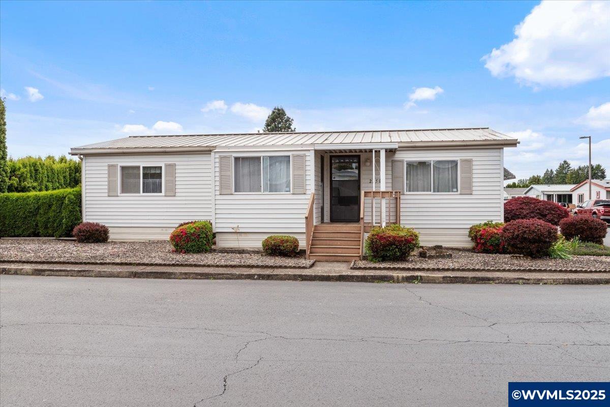 Property Photo: 2750 Oakland Lp SE OR 97317