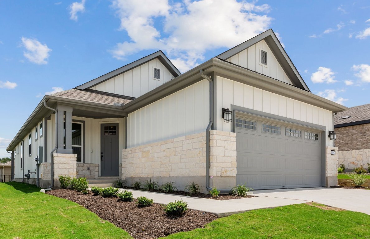 Property Photo: 125 Crossbar Street TX 78633