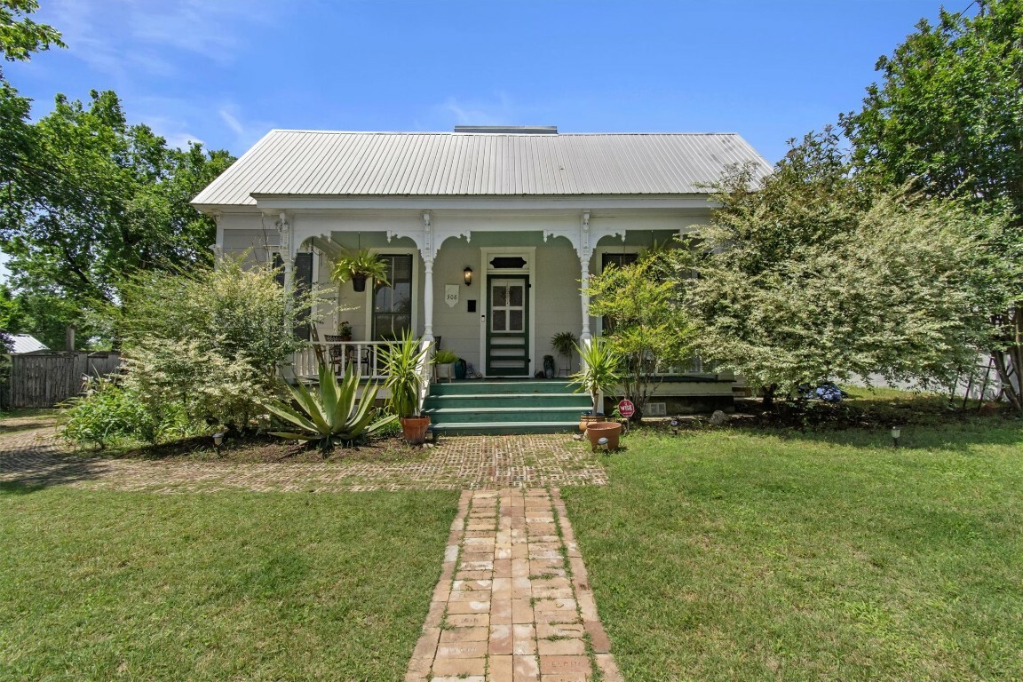 Property Photo: 308 S Avenue A TX 78621