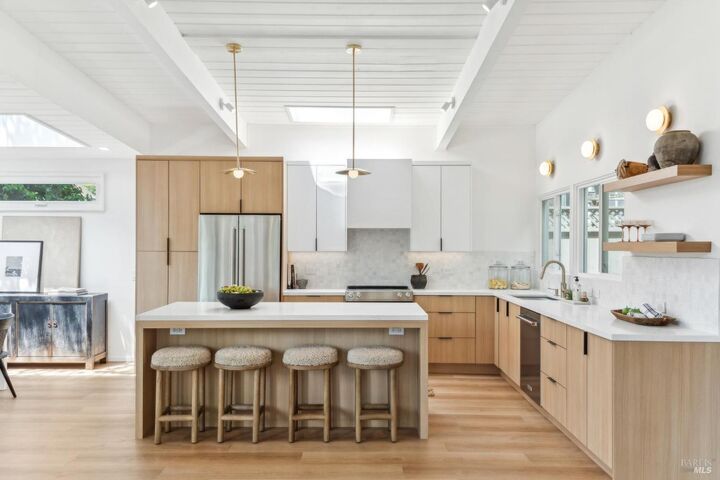 1069 Las Gallinas Avenue  San Rafael CA 94903 photo