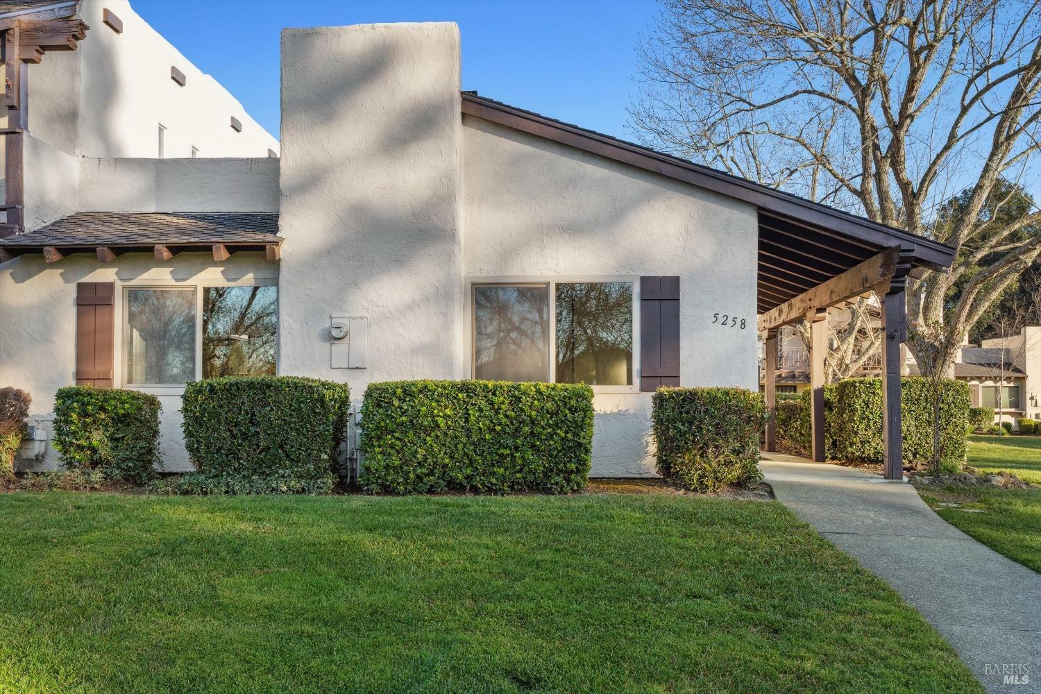 Property Photo: 5258 El Mercado Parkway CA 95403