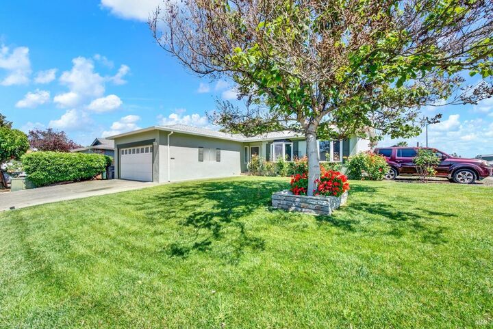 Property Photo: 1199 Creekside Drive CA 95687