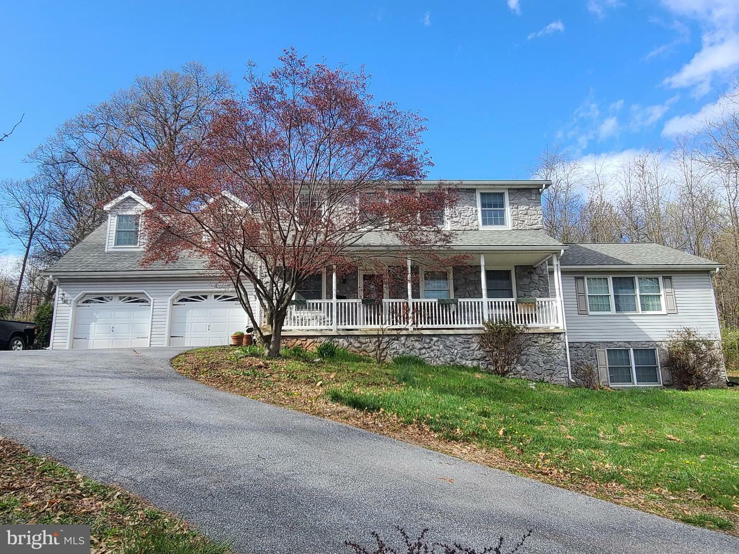 300 Black Horse Road  Reinholds PA 17569 photo