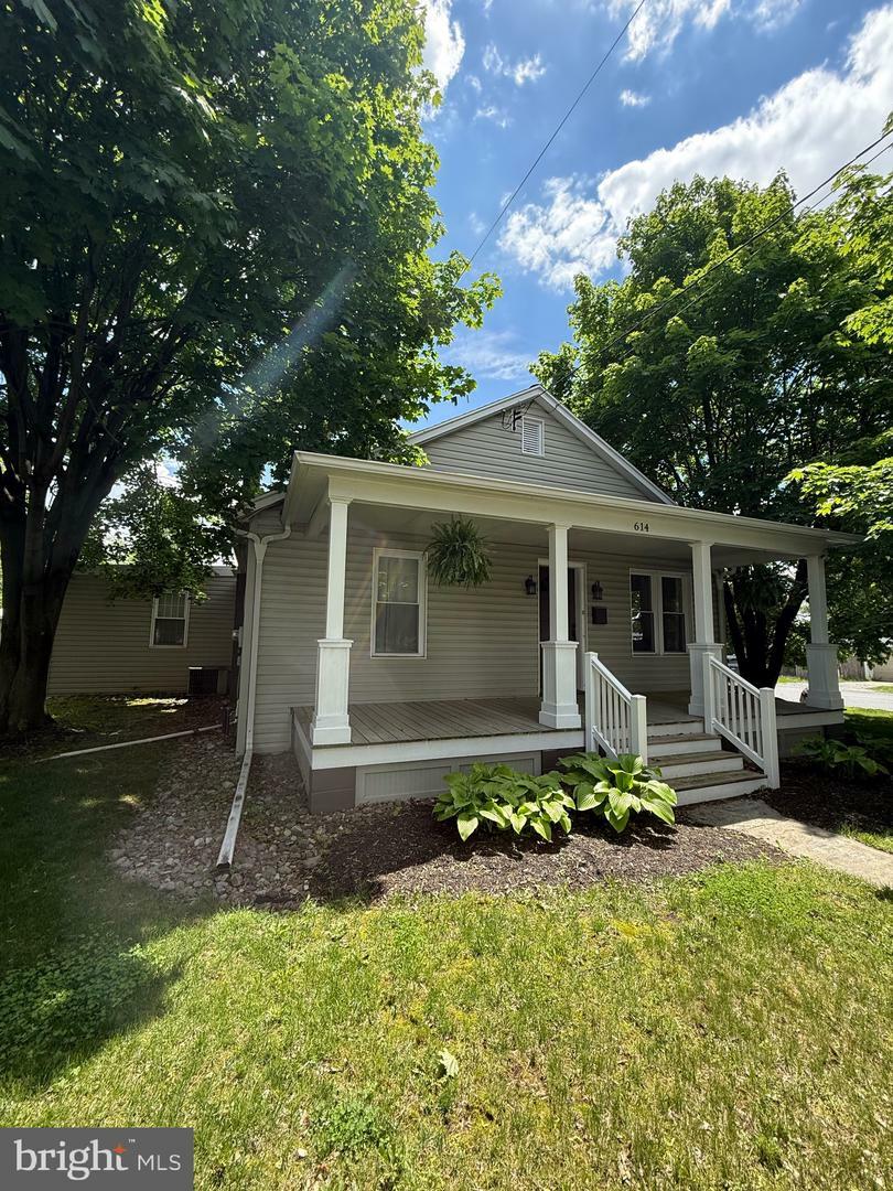 Property Photo: 614 Hollywell Avenue PA 17201