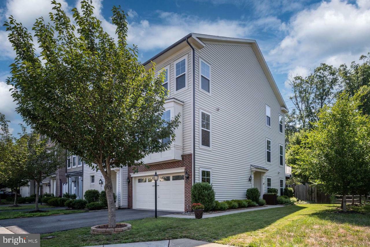 Property Photo: 9173 Balaton Lake Lane VA 20136
