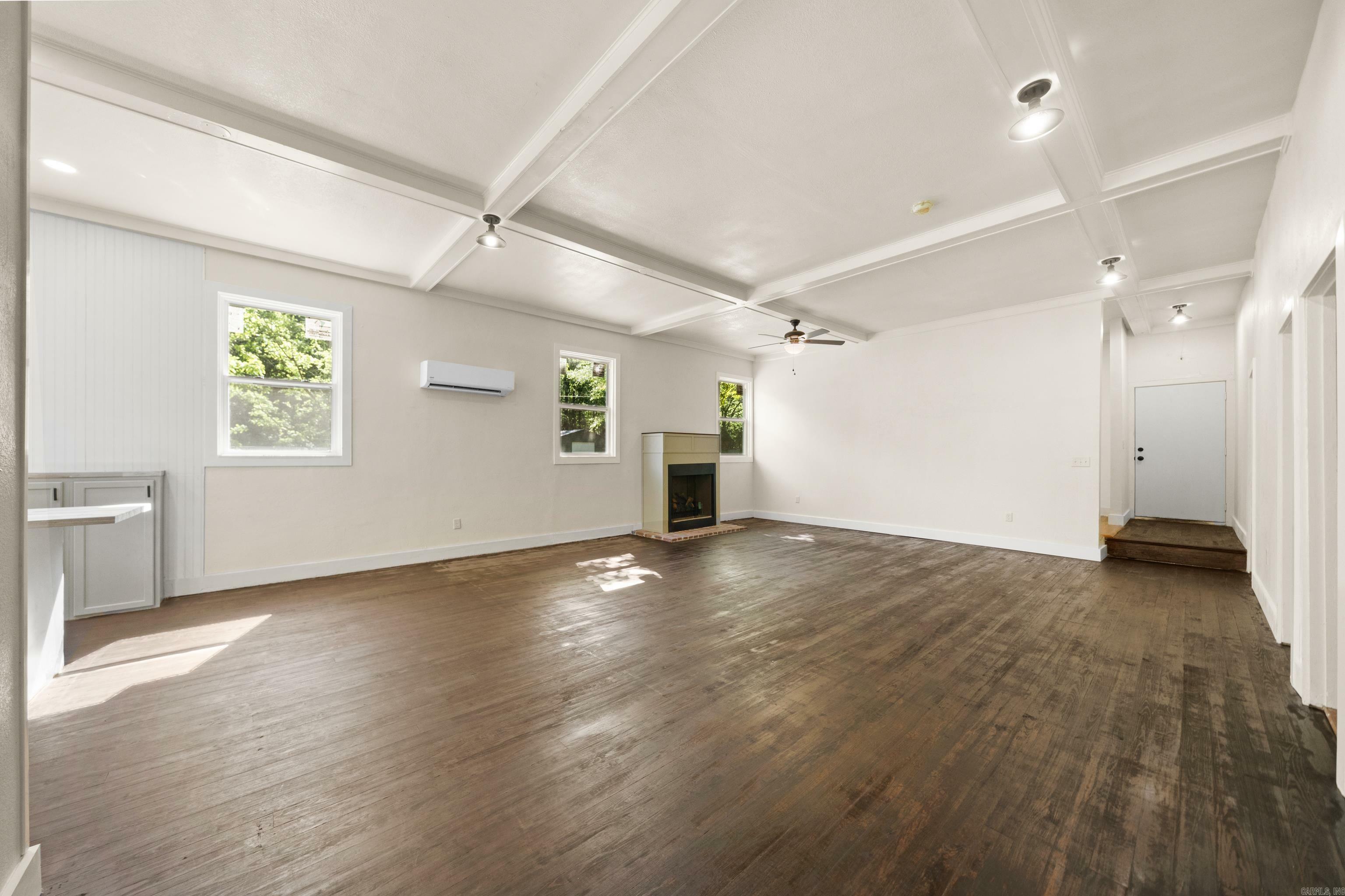 Property Photo:  301 Walter Street  AR 71901 