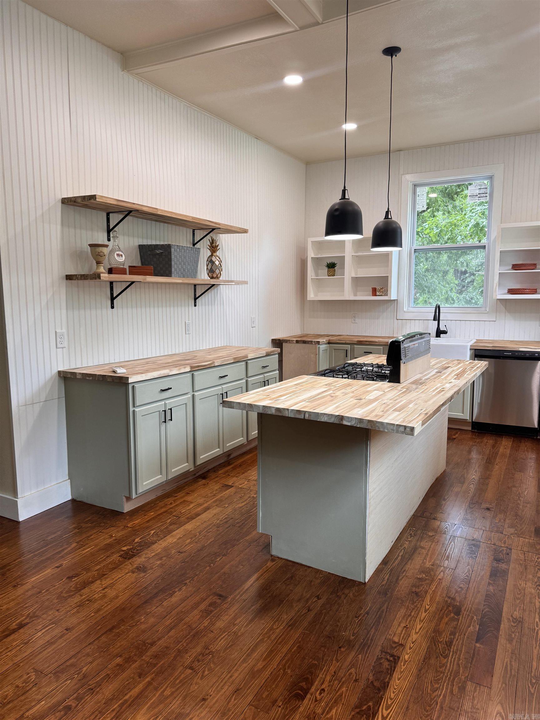 Property Photo:  301 Walter Street  AR 71901 