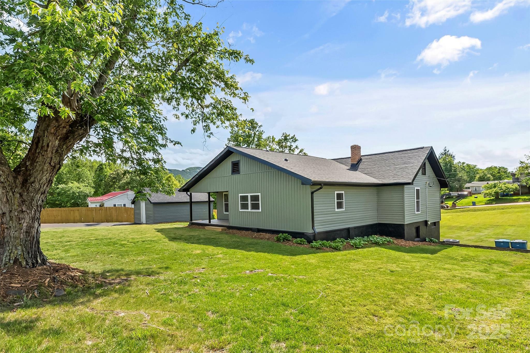 Property Photo: 800 Hoyle Street SW NC 28690