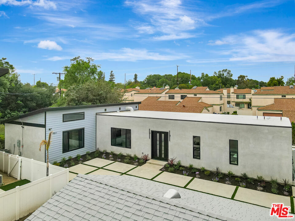 Property Photo: 19513 Cantara St CA 91335