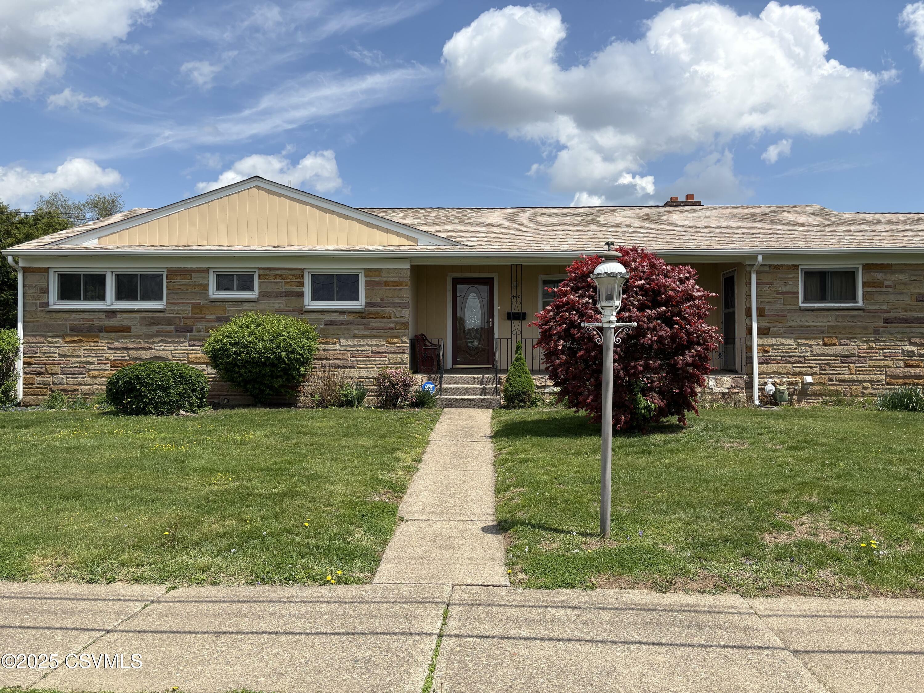 Property Photo: 1400 Holly Drive PA 18603