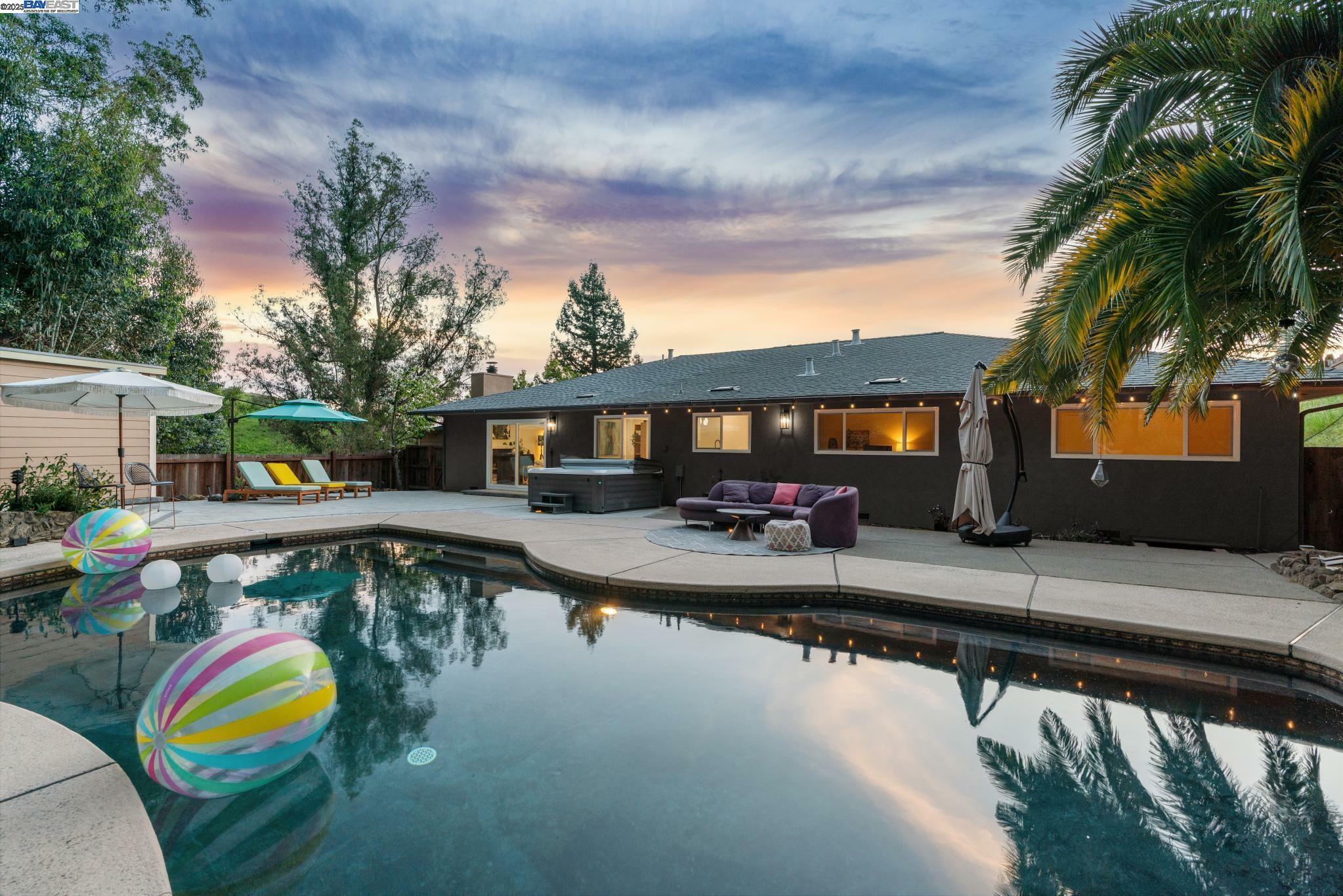 441 Fox Hills Court  Oakland CA 94605 photo