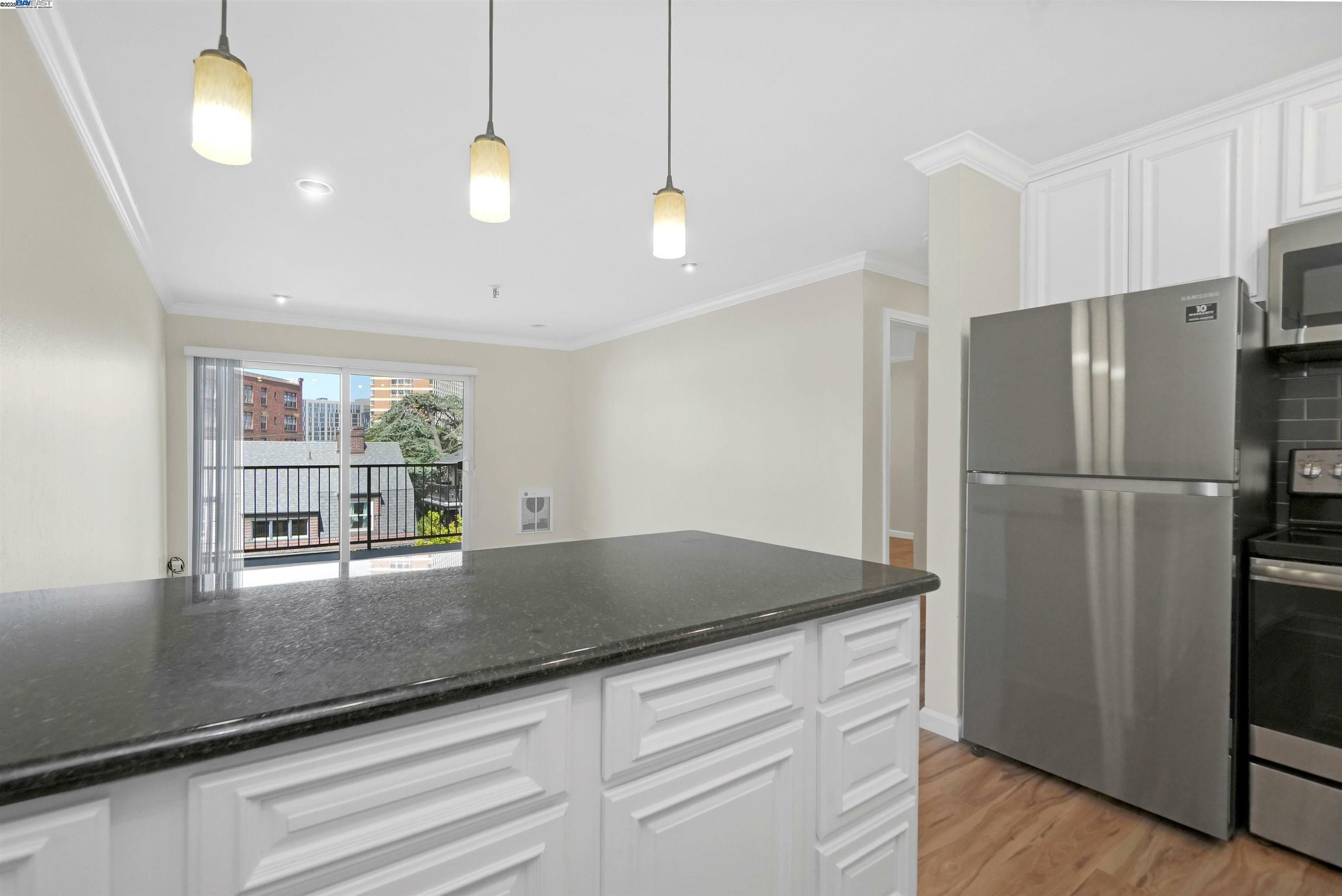 Property Photo: 325 Lenox Ave 308 CA 94610