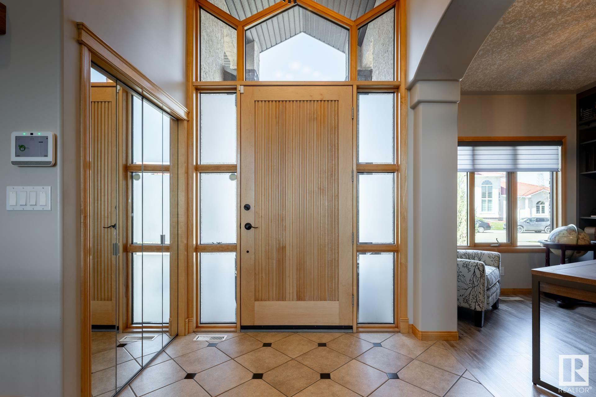 Photo de la propriété: 16207 89 Street NW AB T5Z 3M3