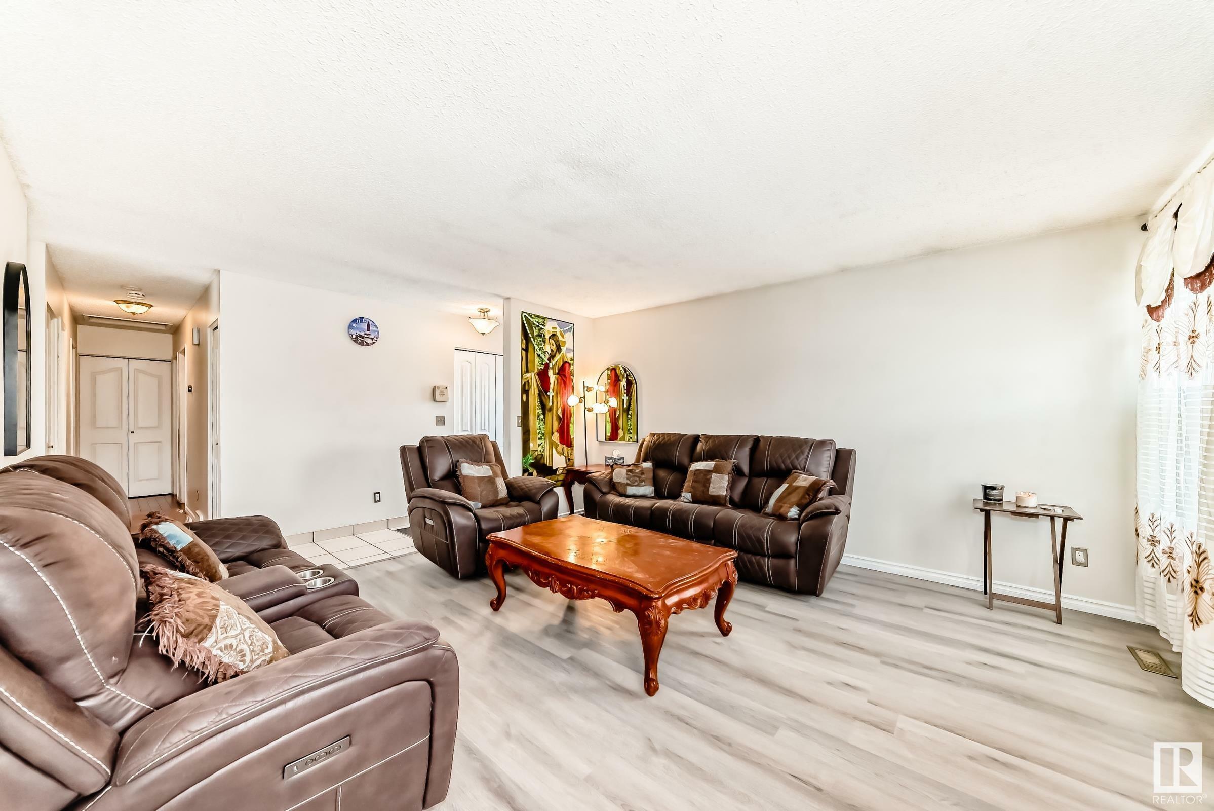 Property Photo: 253 Warwick Road NW AB T5X 4R1