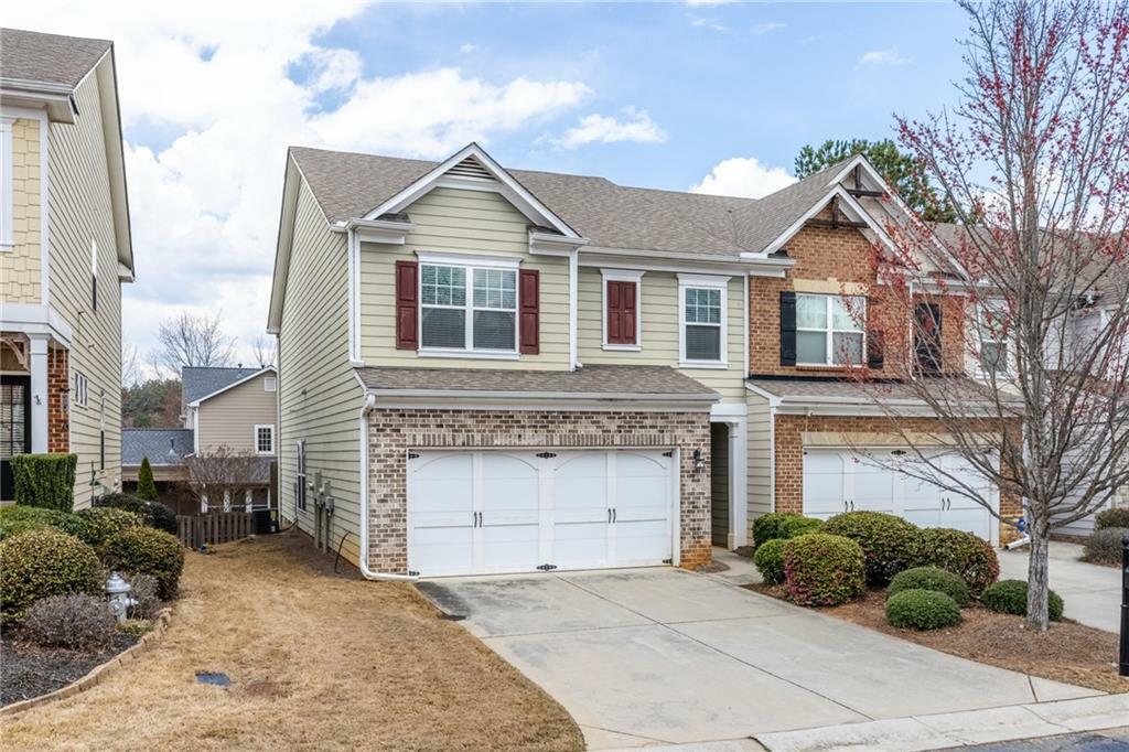 Property Photo: 1212 Lake Point Way GA 30024