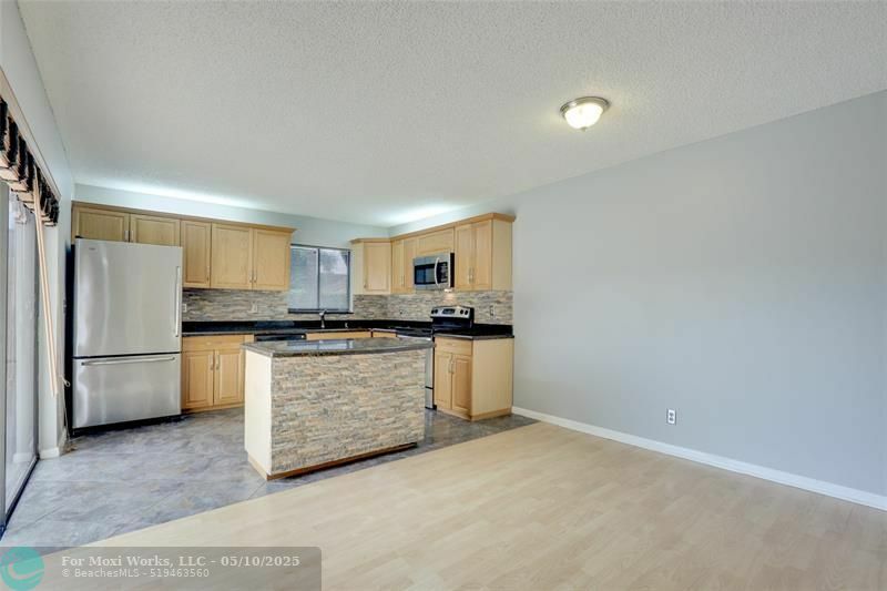 Property Photo: 4091 Palm Bay Cir D FL 33406