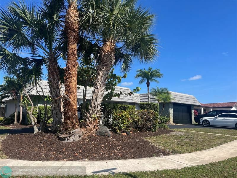 Property Photo: 4141 N 37th Ave FL 33021