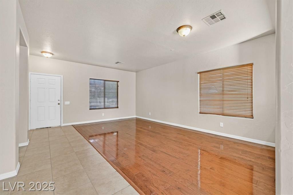 Property Photo: 33 Gentilly Lace Avenue NV 89002