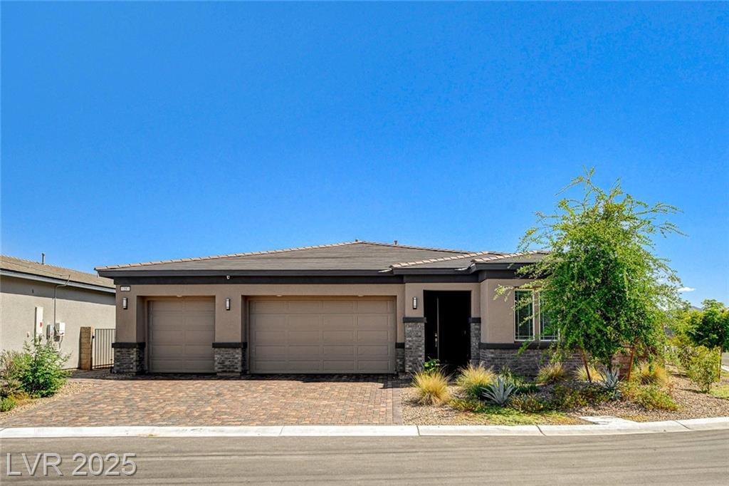 Property Photo: 21 Reverie Heights Avenue NV 89011