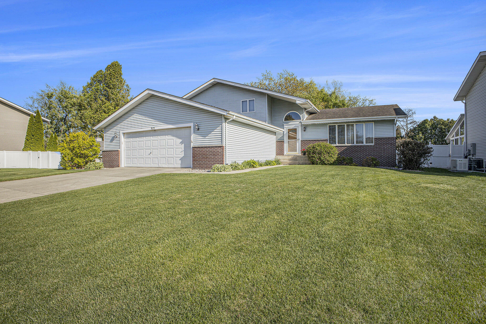 Property Photo: 925 Brooke Lane IN 46375