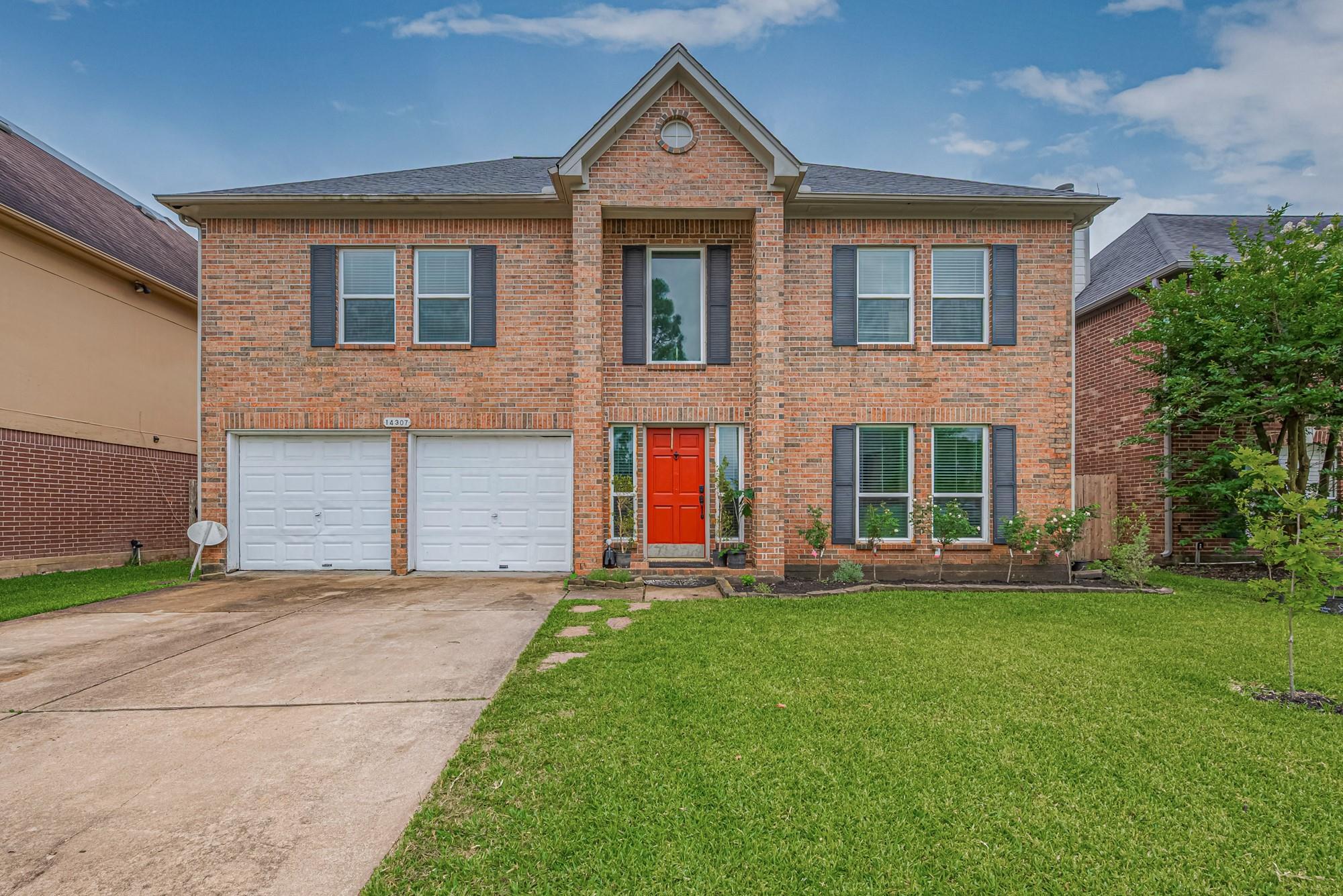 Property Photo: 14307 S Vistaglen Loop TX 77084