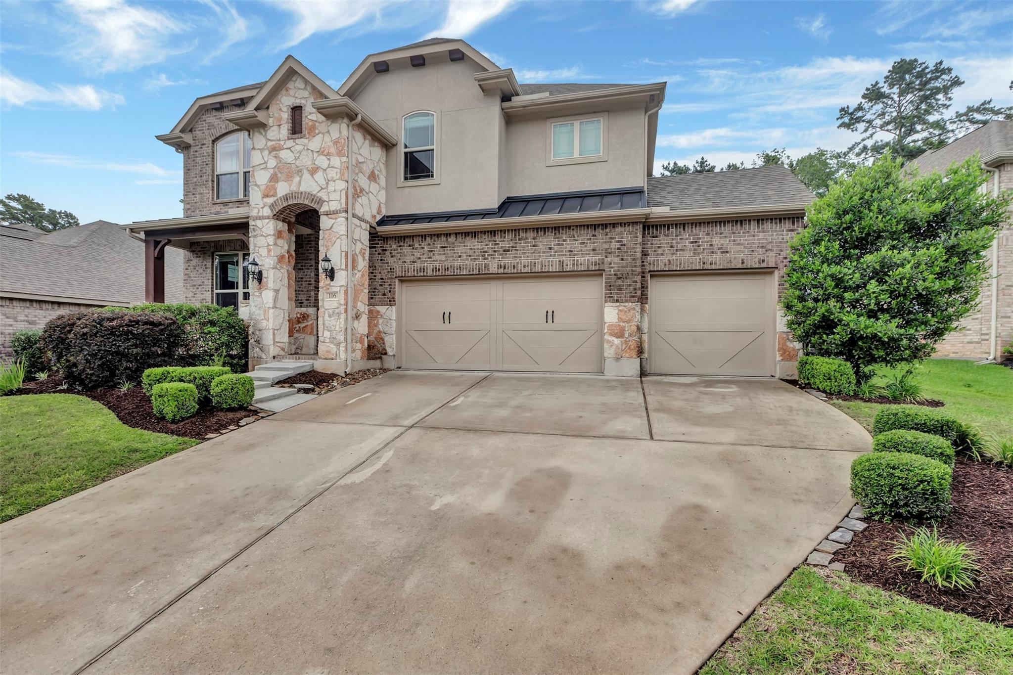 Property Photo: 116 Brighton Woods Court TX 77318
