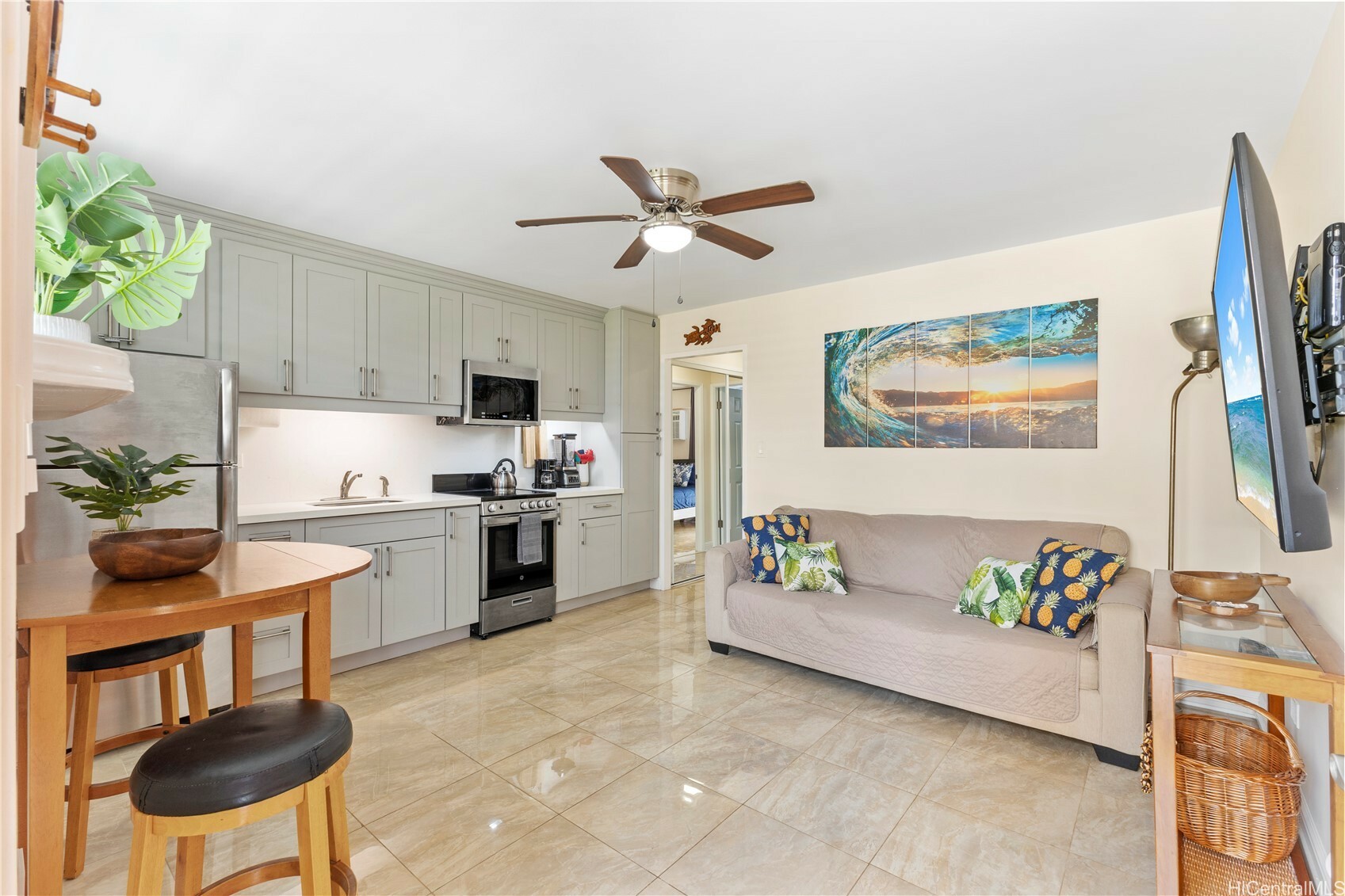 236 Liliuokalani Avenue 201  Honolulu HI 96815 photo