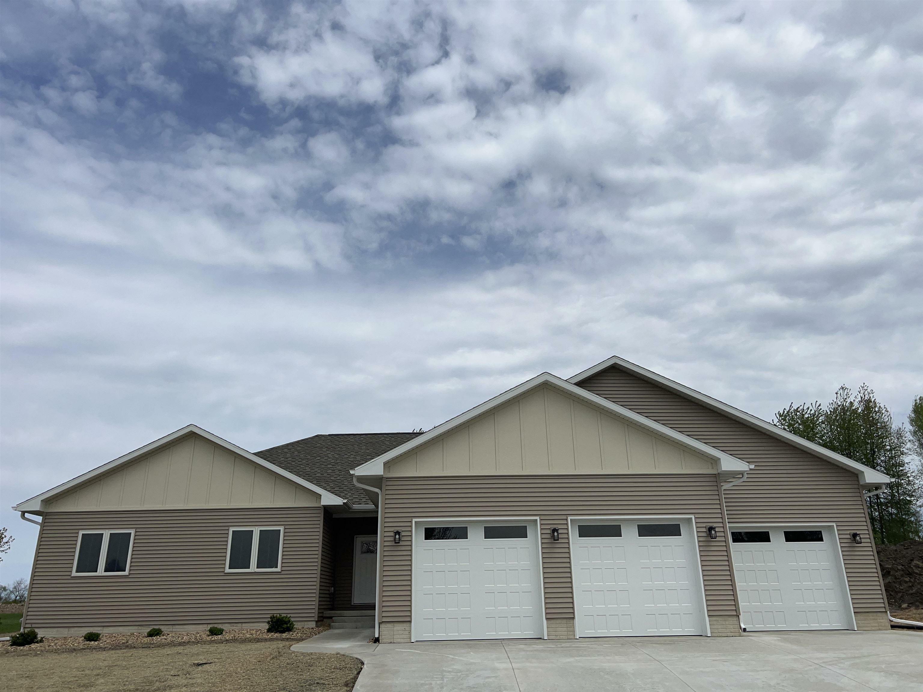 505 Tumbleweed Trail  Waverly IA 50677 photo
