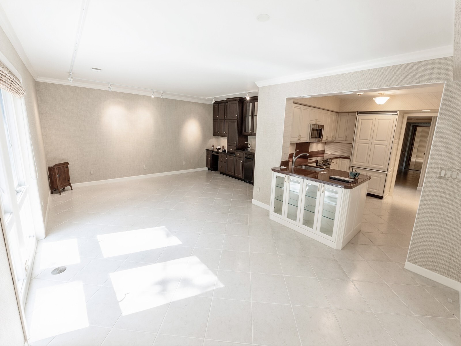 Property Photo: 4004 Grand Avenue 103 IA 50312