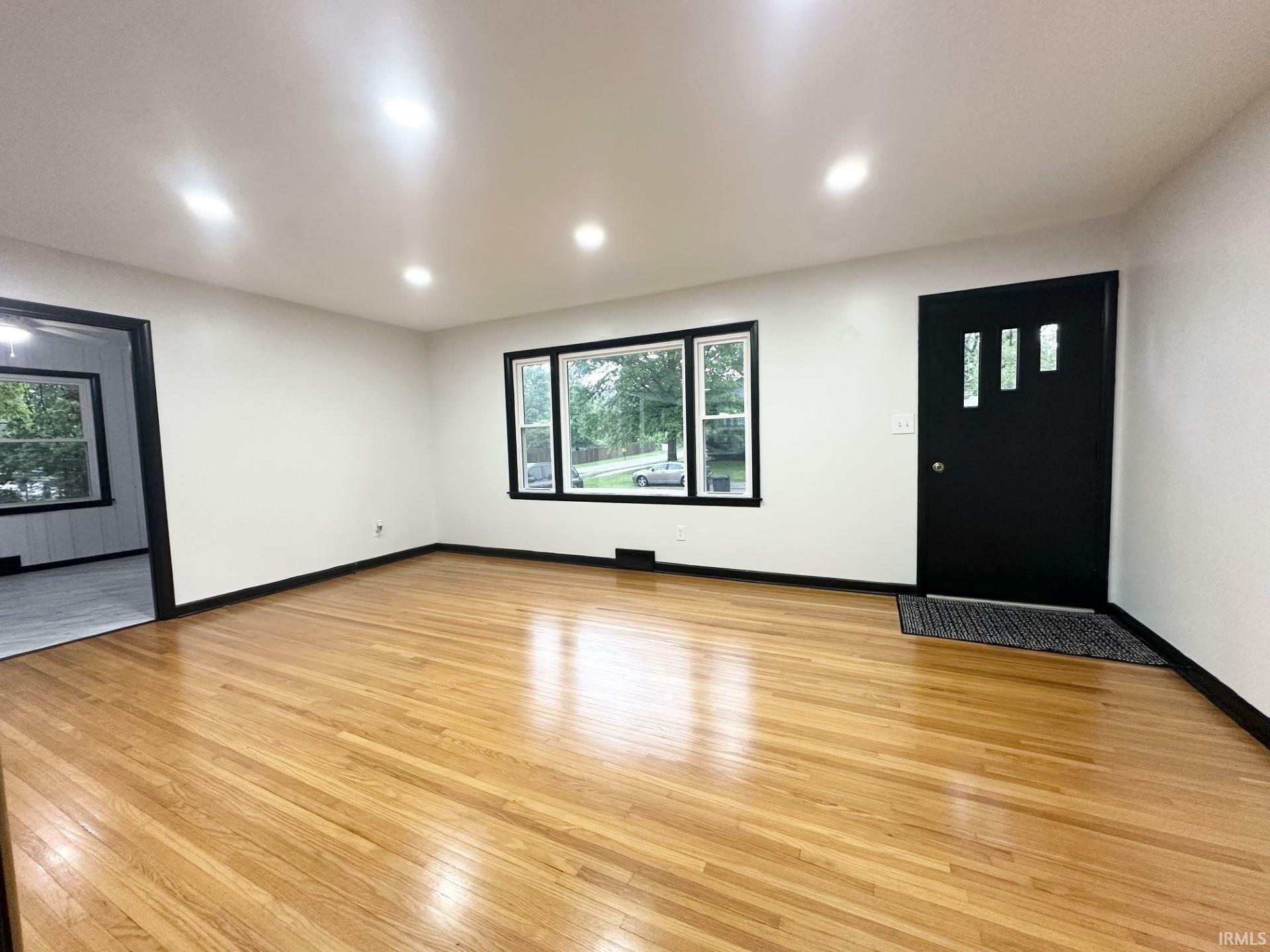 Property Photo:  1020 W Heerdink Avenue  IN 47710 